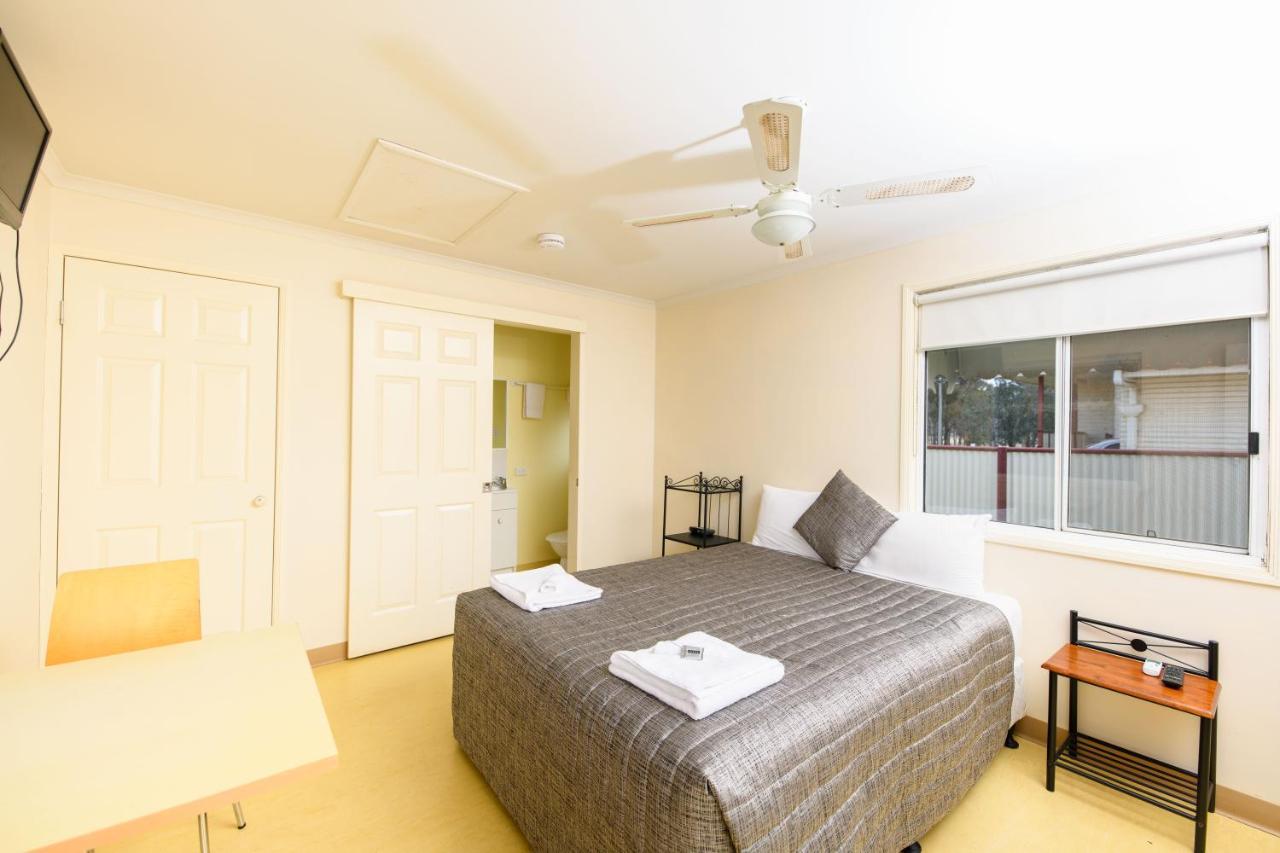 Y Motels Кингарой Екстериор снимка